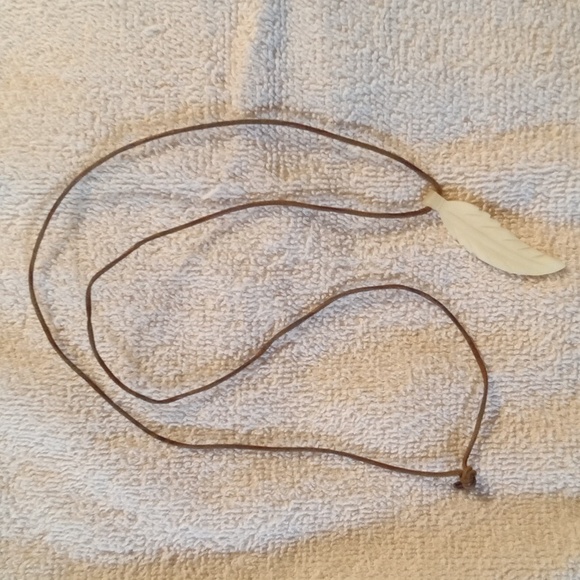 Feather Pendant Necklace - Picture 4 of 5